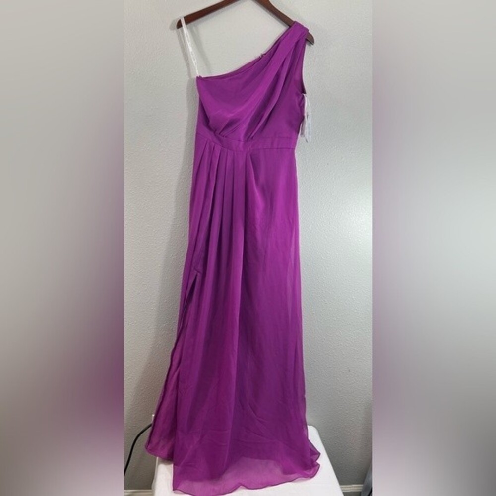 NWT David’s Bridal Keyhole Raspberry Long Chiffon One Shoulder Size 6